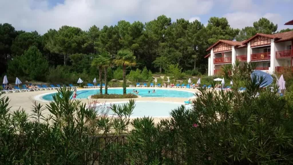 Appartement En Residence Pierre Et Vacance Au Golf Biscarrosse Eksteriør bilde